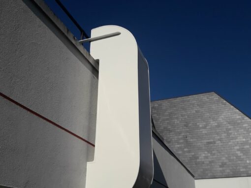 142779999_1478578275678932_796591423349946515_n habillage conduit en métal